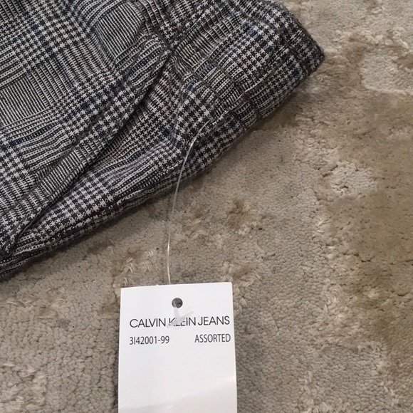 Boys CalvinKlein Set - Picture 9 of 14